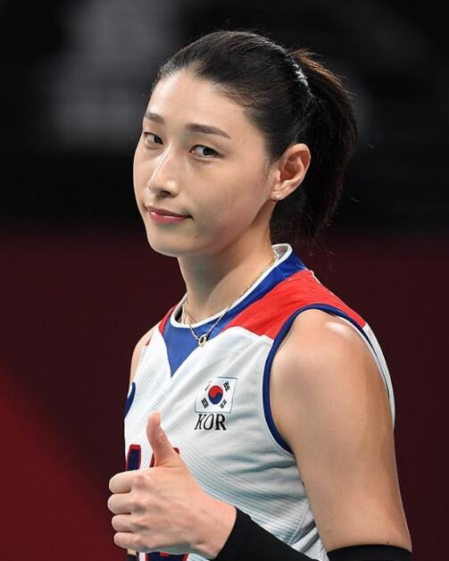 엄지척을 하고 있는 김연경
